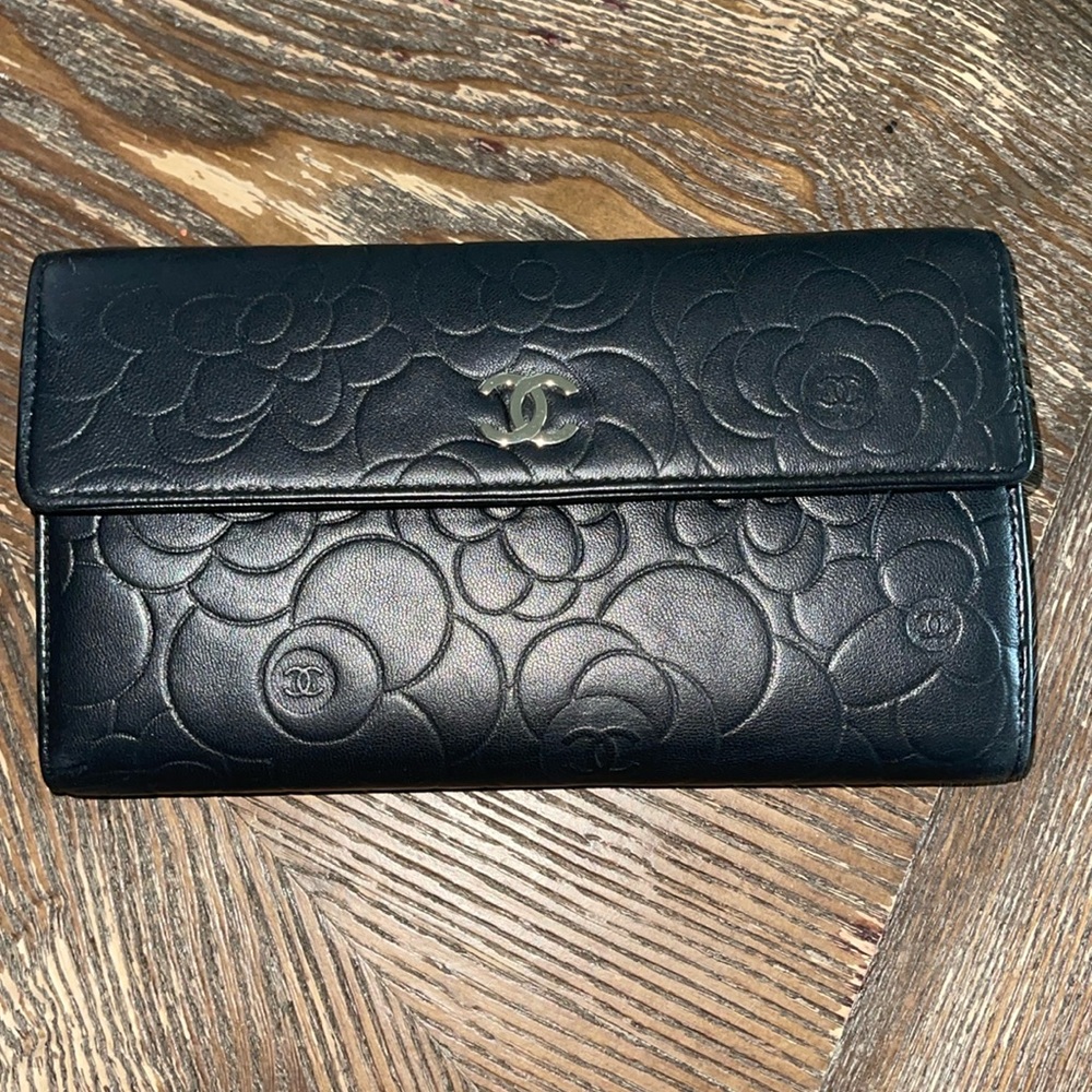 Chanel Camellia Lambskin Wallet - Black